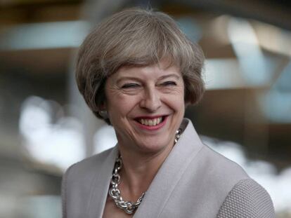 Theresa May, la nueva primera ministra del Reino Unido, durante la visita a una f&aacute;brica el mi&eacute;rcoles d&iacute;a 3.