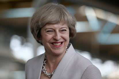Theresa May, la nueva primera ministra del Reino Unido, durante la visita a una f&aacute;brica el mi&eacute;rcoles d&iacute;a 3.
