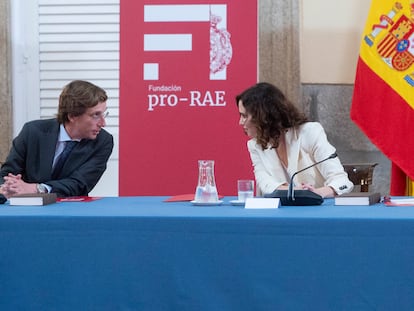 El alcalde de Madrid, José Luis Martínez-Almeida, y la presidenta de la Comunidad de Madrid, Isabel Díaz Ayuso, el 12 de diciembre de 2022.