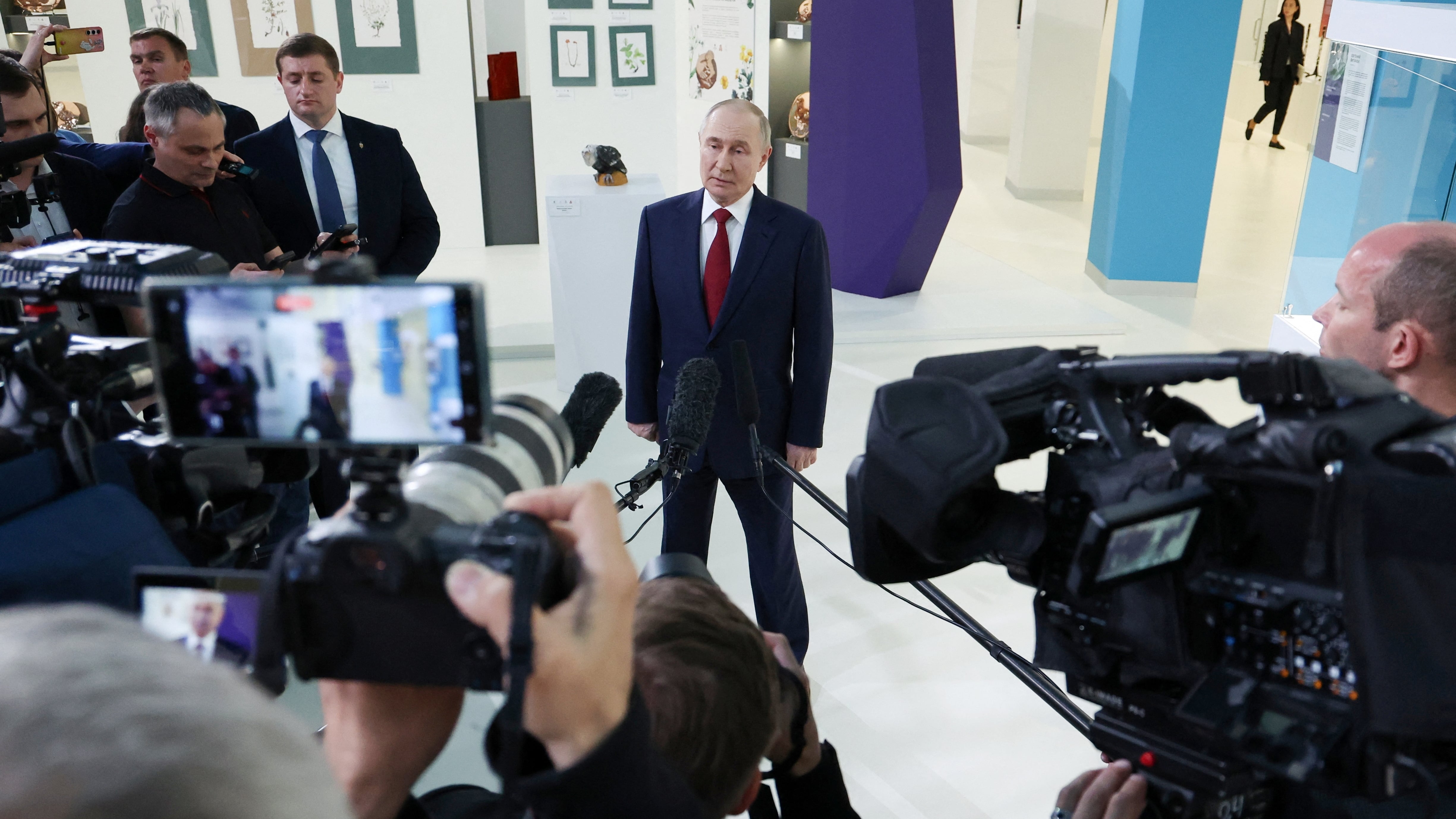 Trump asegura tras hablar con Putin y Zelenski que Rusia y Ucrania van a abrir negociaciones para acabar con la guerra