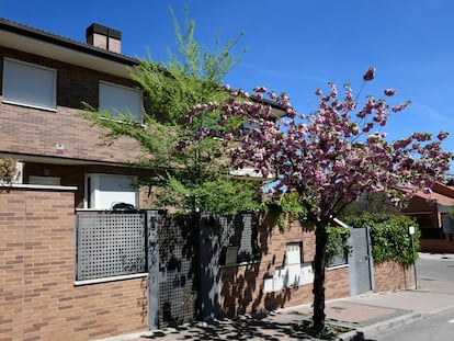 La vivienda donde la pareja fue detenida por el presunto maltrato de sus ocho hijos menores de edad, en Colmenar Viejo.