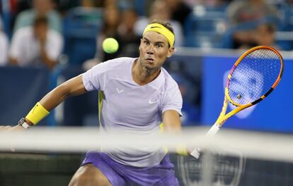 El español Rafa Nadal cayó por 7-6(9), 4-6 y 6-3 contra el croata Borna Coric en su estreno en el Masters 1.000 de Cincinnati, en su primer partido después de que una lesión en los abdominales le obligara a retirarse de Wimbledon. “Obviamente no jugué mi mejor partido. Es algo que puede pasar, históricamente este torneo es difícil para mí. Regresaba después de un período complicado. Pero esto es algo fácil de aceptar, es fácil felicitar Borna, simplemente fue mejor”, reconoció.