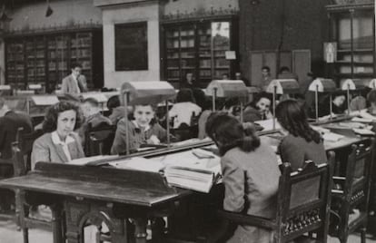 A group of women in the reading room of Spain&#039;s National Library. Women were forbidden from entering until 1837.