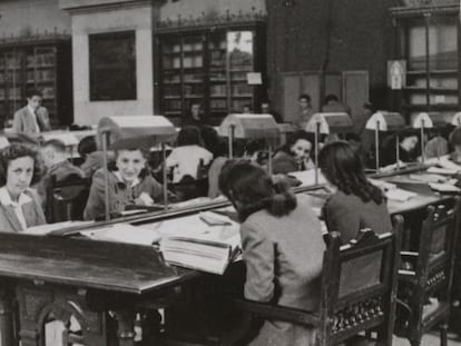 A group of women in the reading room of Spain&#039;s National Library. Women were forbidden from entering until 1837.