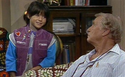 Soleil Moon Frye y George Gaynes, hija y padre en 'Punky Brewster'.