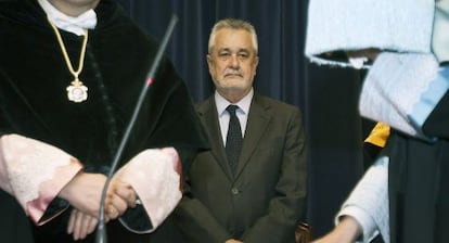 El presidente de la Junta, José Antonio Griñán, ayer en la Universidad de Huelva.