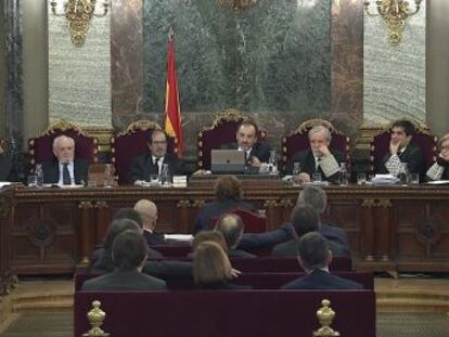 Cuatro exmiembros del Gobierno catalán declararon en la quinta jornada del juicio del  procés , en la que ni la Fiscalía ni la Abogacía hicieron amago de entrar en preguntas relacionadas con la rebelión. El Constitucional fue blanco de las críticas nacionalistas