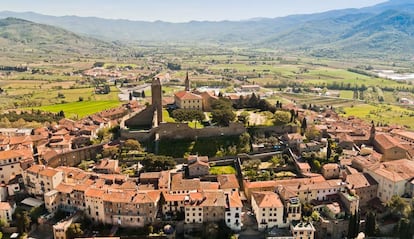 Panorâmica de Castiglion Fiorentino, na estrada de Arezzo a Cortona.