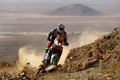 Marc Coma, con su KTM en la octava etapa.