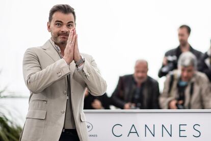 El actor galo, Clovis Cornillac posa durante el pase gráfico de la película "Les Chatouilles" que se presenta en la sección Una Cierta Mirada de la 71º edición del Festival de cine de Cannes, el 14 de mayo de 2018. 