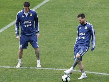 Messi treina no Pacaembu para confronto contra o Chile.