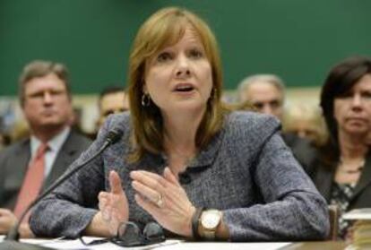 La consejera delegada de General Motors (GM), Mary Barra, habla el 1 de abril de 2014, durante una intervención ante la Cámara de Representantes en el Capitolio, Washington, D.C.