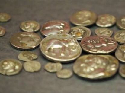 Un grupo de monedas con motivos púnicos como los elefantes.