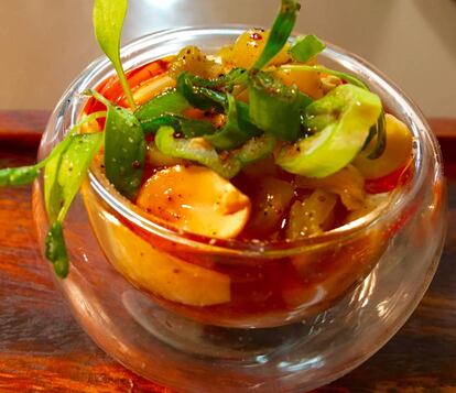 Pollo Gong Bao con cacahuetes tostados / CAPEL