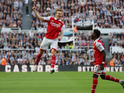 Odegaard celebra el primer gol del Arsenal ante el Newcastle.
