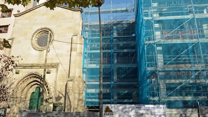 Obras del nuevo edificio anexo a la iglesia de San Francisco, en Ourense