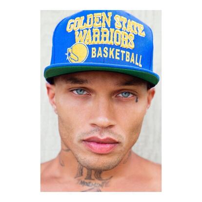 El exconvicto ha sido elegido como imagen para promocionar los productos del equipo de la NBA Golden State Warriors