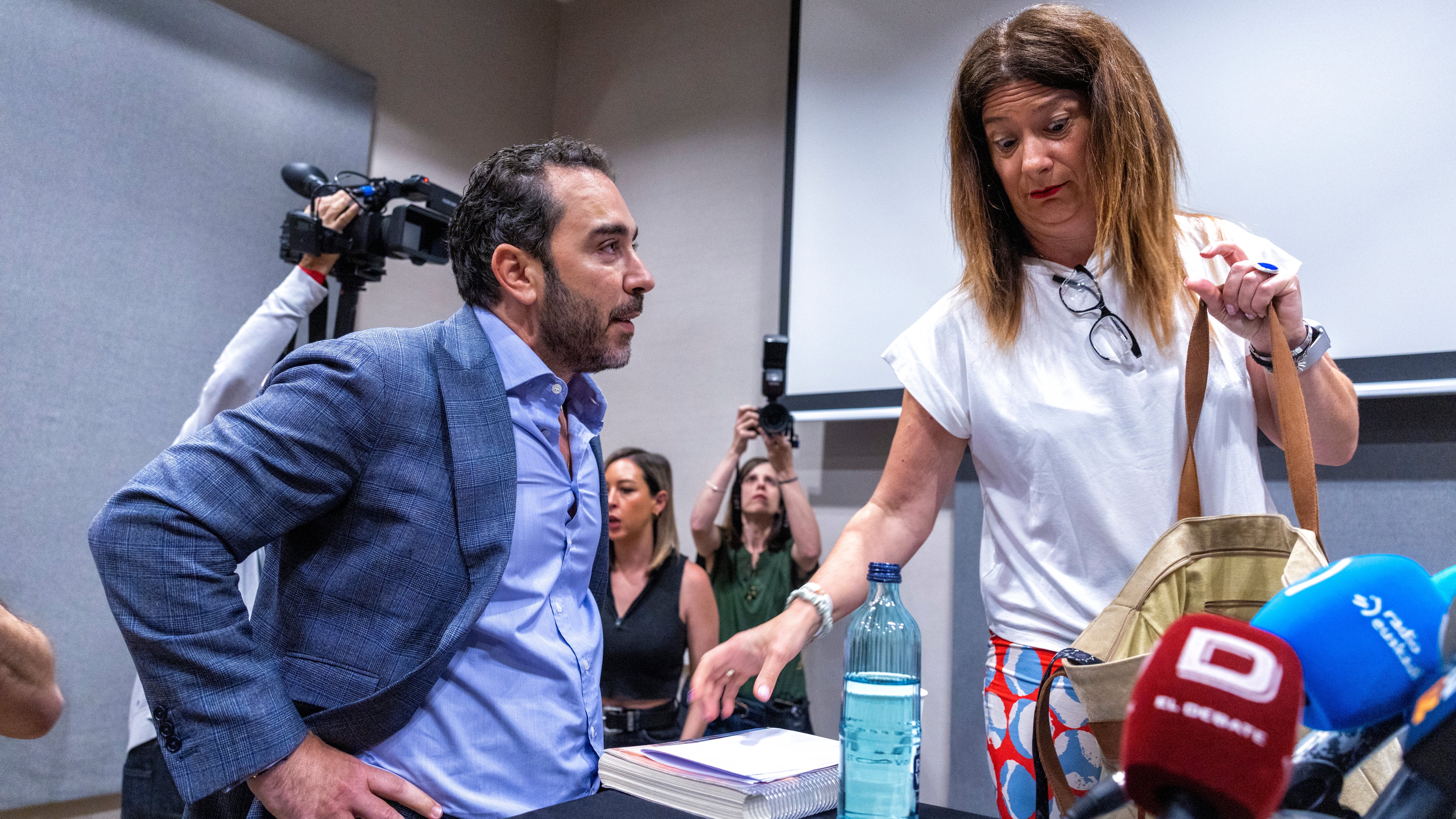 Leire Díez, ex militante socialista, affronta un interrogatorio intenso