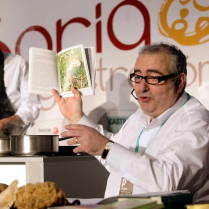 El cocinero Santi Santamaría, durante su intervención en el Congreso Internacional de 'Soria Gastronómica', el pasado 19 de octubre de 2010.