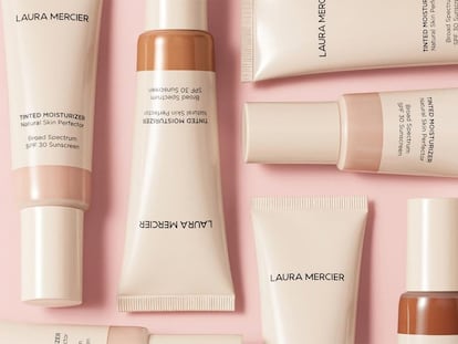 El furor por el maquillaje de Laura Mercier: de la hidratante con color éxito de ventas a los polvos que usan las ‘celebrities’