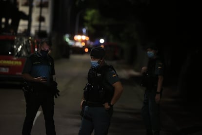 Miembros de la Guardia Civil cerca del suceso.