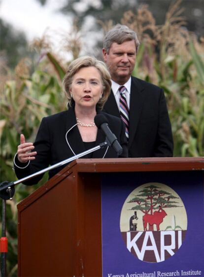 Hillary Clinton, durante una rueda de prensa en un instituto de investigación agrícola de Nairobi.
