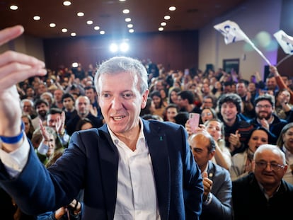 Alfonso Rueda celebraba el domingo la mayoría absoluta del PP en un hotel de Santiago.