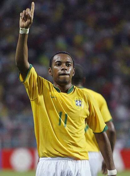 Robinho celebra su gol a Chile en cuartos de final.