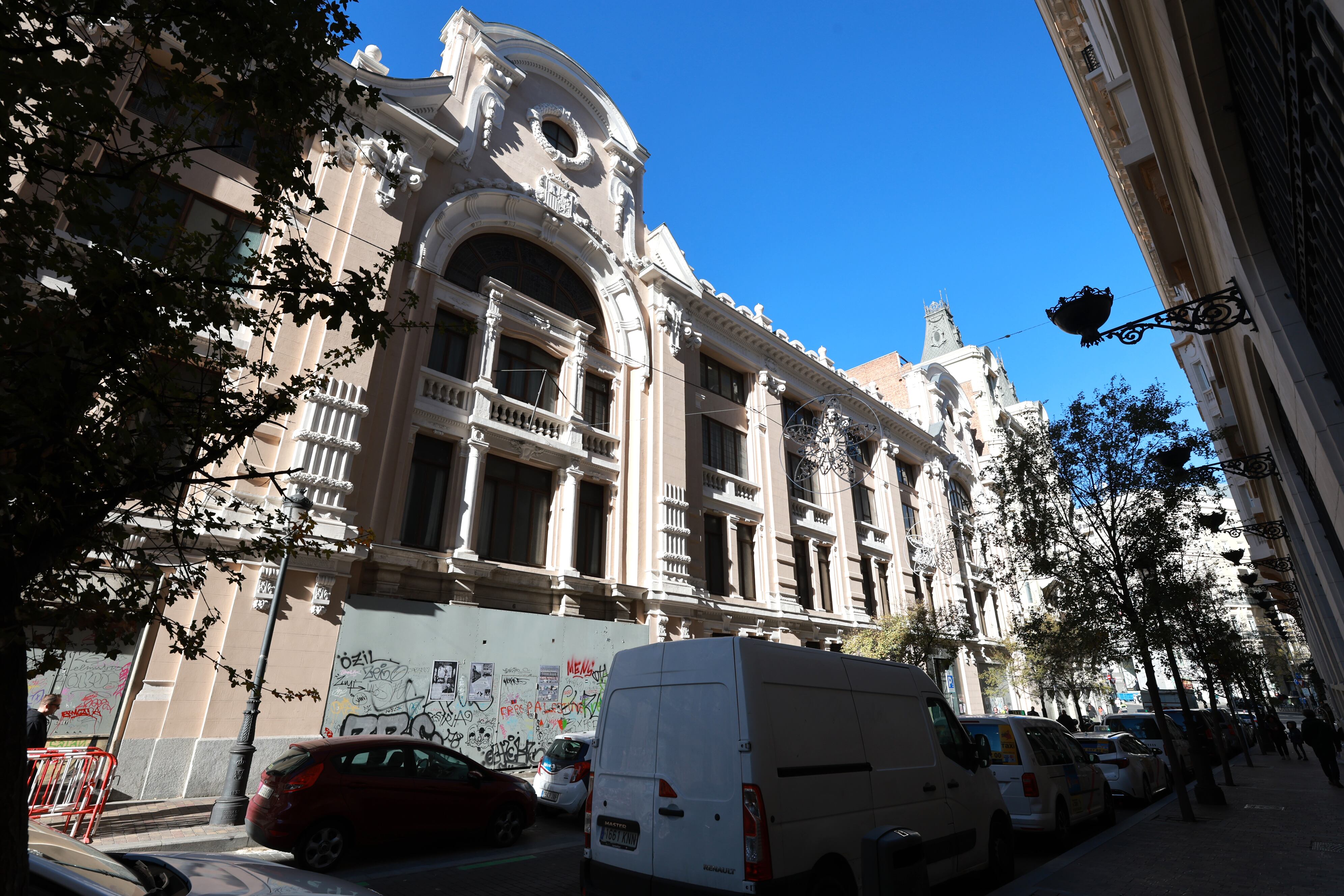 Fachada del edificio de Duque de Medinaceli que completa el Estado con el intercambio con Madrid. 