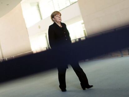 Angela Merkel, en la canciller&iacute;a, antes de hablar sobre el atentado de Par&iacute;s.