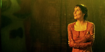 Enya en un momento de ‘Only Time’.