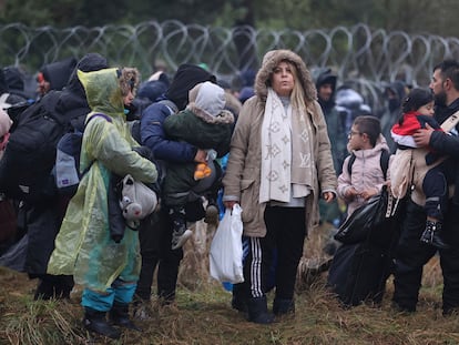 Imigrantes na fronteira entre Belarus e Polônia.