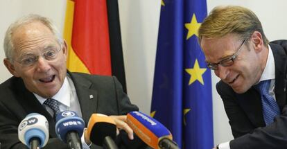 El presidente del Bundesbank, Jens Weidmann (derecha) junto al ministro de Finanzas, Wolfgang Sch&auml;uble.