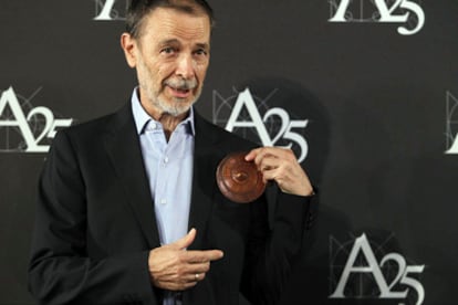 José Luis Alcaine, con la Medalla de Oro de la Academia de Cine.