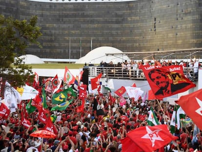 Protesto de apoiadores de Lula em frente ao TSE, em Brasília.