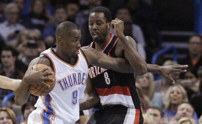 Ibaka, davant Aminu.