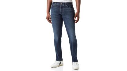 ¿Dónde comprar pantalones vaqueros de hombre en rebajas? Levi´s y Jack & Jones ofrecen grandes descuentos en sus mejores modelos.