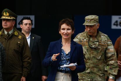 La ministra del Interior, Carolina Tohá, durante los preparativos en el centro de votación Estadio Nacional, en la comuna de Ñuñoa, Santiago.