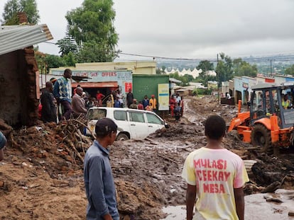 El ciclón Freddy ha dejado hasta el momento un saldo de unos 400 muertos a su paso por Malaui, Mozambique y Madagascar. La Organización Meteorológica Mundial ha dicho que Freddy podría haber batido el récord por ser el ciclón de mayor duración en la tierra, por encima del huracán-tifón John, que duró 31 días en 1994 —los expertos no lo confirmarán hasta que no se haya disipado—.