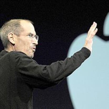 Steve Jobs dimite al frente de Apple