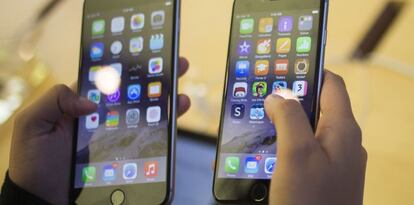 Pantalla con aplicaciones en un iPhone 6 y un iPhone 6 Plus.
