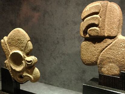 Hachas mayas con forma de ave.