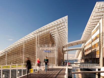 Entrada al museo Astrup Fearnley, proyectado por Renzo Piano en el distrito de Tjuvholmen, en Oslo.