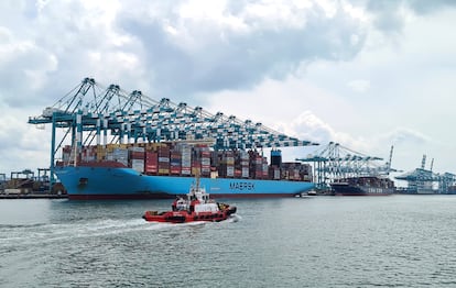 Barcos portacontenedores en el puerto de Tanjung Pelepas (Malasia), este jueves.