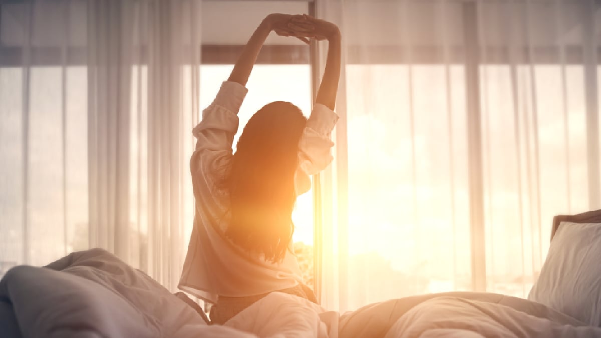 ¿Te cuesta despertarte? Apuesta por una lámpara inteligente que simula el amanecer