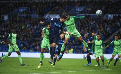 Mikel Merino cabecea el primer gol.