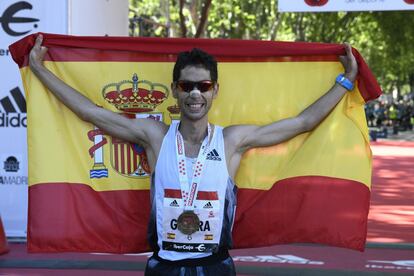 El atleta español Javier Guerra, tras entrar quinto en la meta de la Maratón masculina en el Paseo de la Castellana de Madrid. El español mejoró en dos minutos (2h08:36) la marca que en 2008 le dio el triunfo al madrileño Chema Martínez.