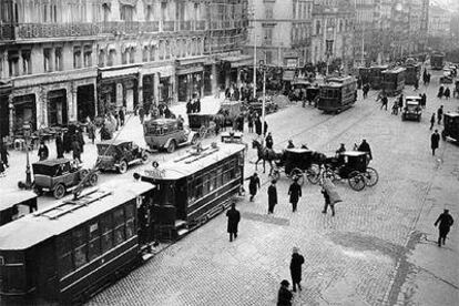 La Puerta del Sol de Madrid, a comienzos del siglo XX, fotografiada por Alfonso.