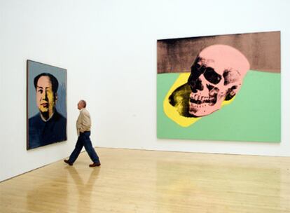 Una de las salas del Museo de Arte Contemporáneo de Los Ángeles durante la exposición retrospectiva de Andy Warhol celebrada en 2002.