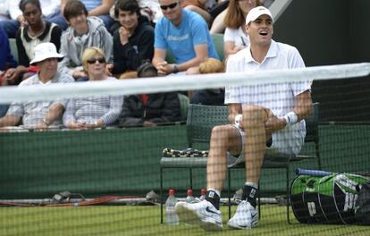 Isner se duele de una rodilla en este Wimbledon.